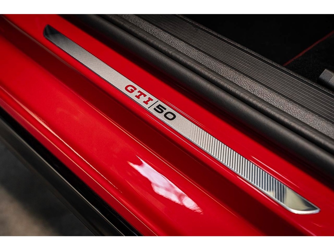 Volkswagen Golf GTI EDITION 50 door sill