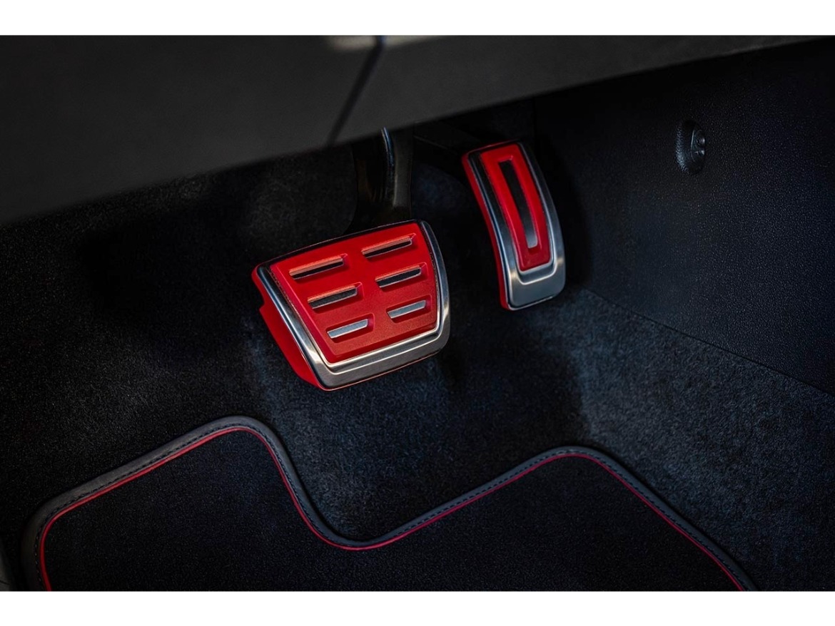 Volkswagen Golf GTI EDITION 50 pedals